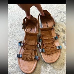 Minnetonka fringe sandals 9